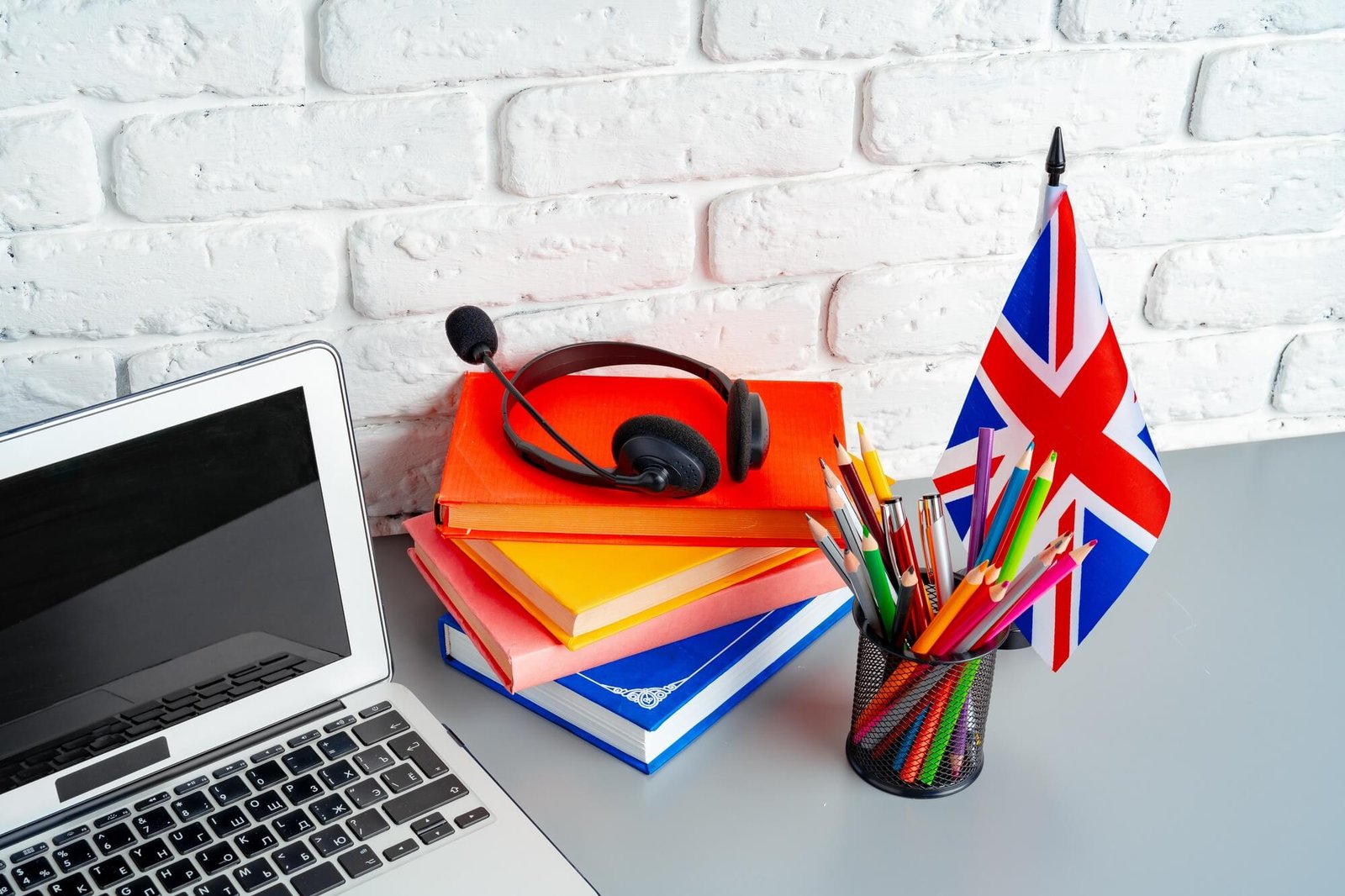 laptop-and-flag-of-uk-on-desk-english-language-learning-concept.jpg